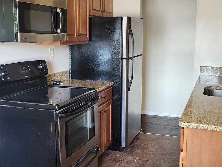 94 Stonehurst Blvd #B — Photo 6