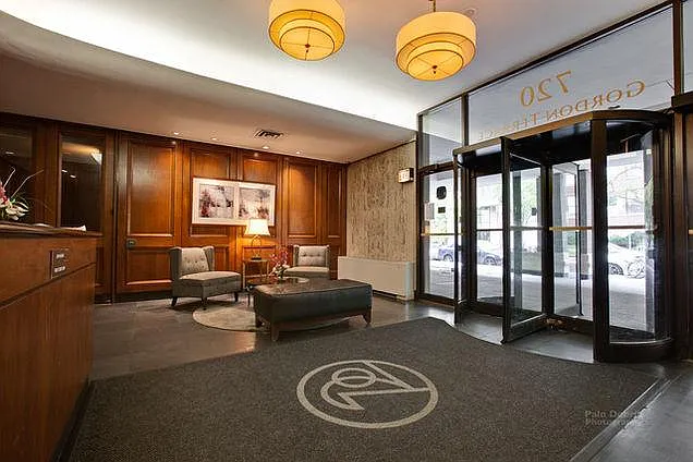 Building Entrance - 720 W Gordon Ter #5C
