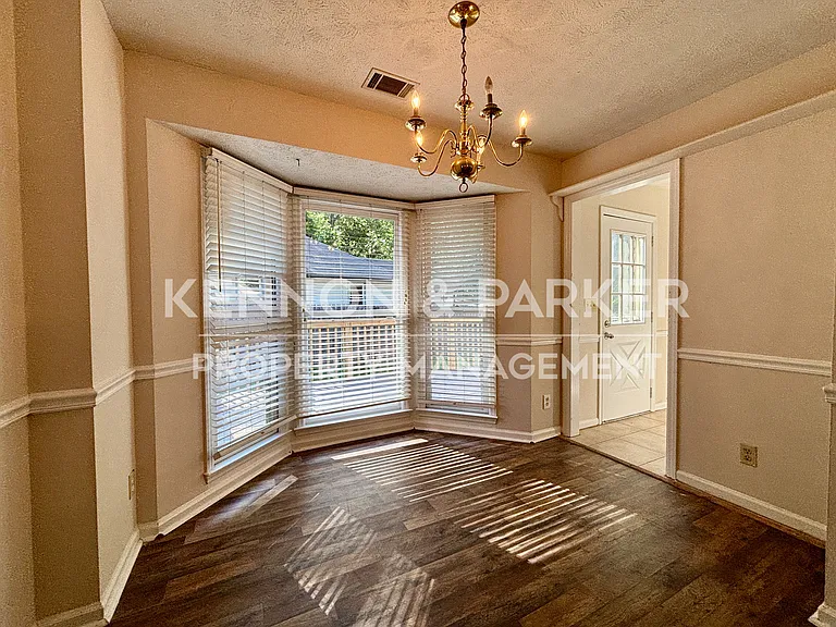 4494 Longview Dr — Photo 6