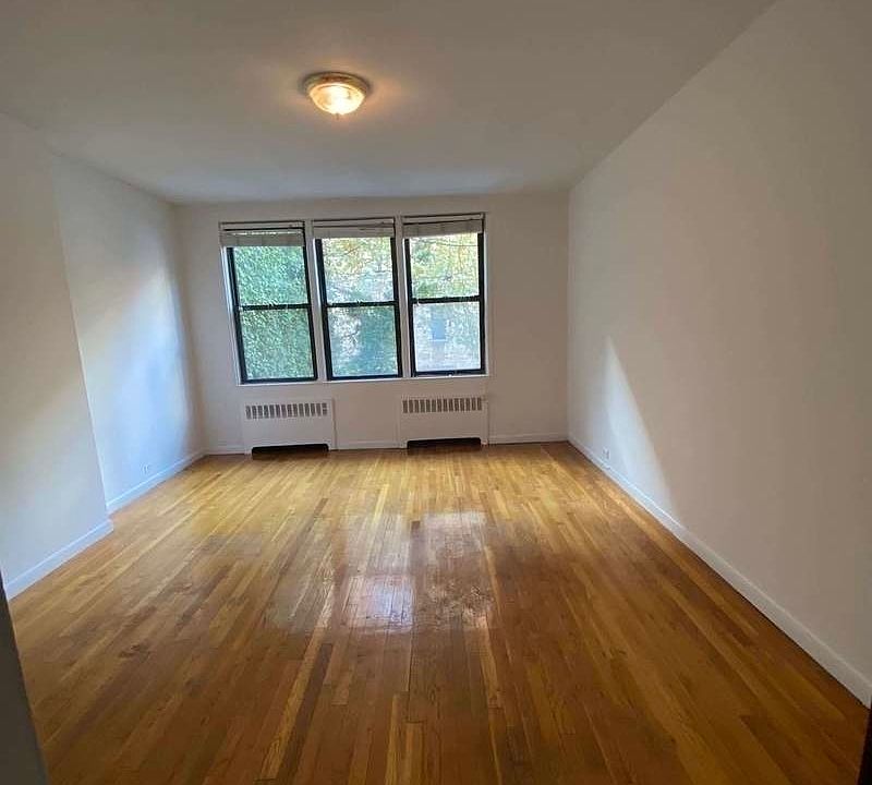2nd image of 42 E 63rd St