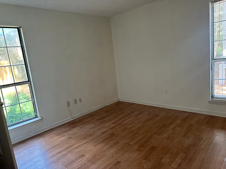 303 Granville Ct #303 — Photo 6