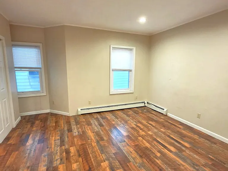 1336-1340 Cranston Street — Photo 15