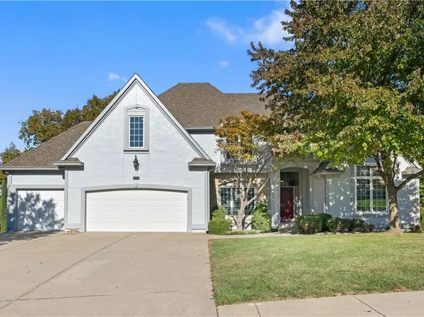 8508 NW Lakeview Dr, Parkville, MO 64152