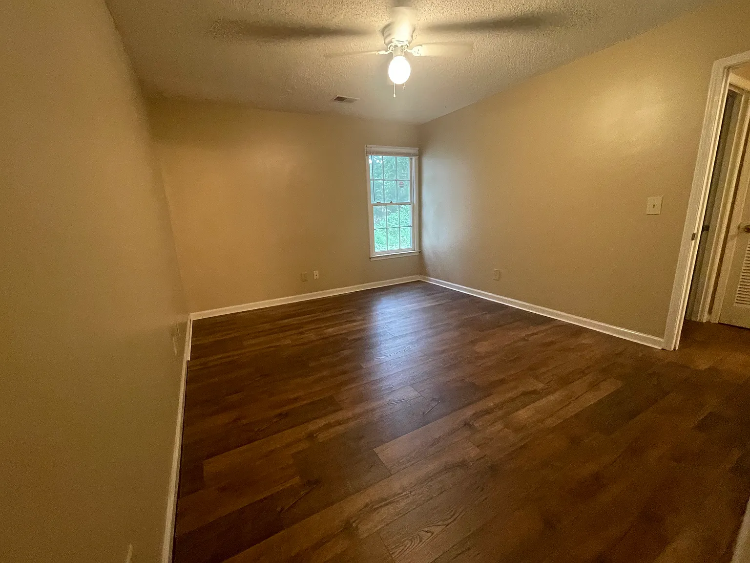 2 bed, 1150 sqft, $1,600 — Photo 4