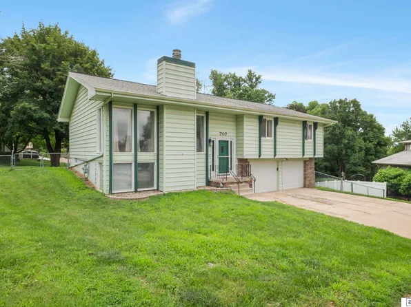 707 Vannornam Dr, Bellevue, NE 68005