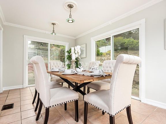 5th image of 17 Cragmont Ct