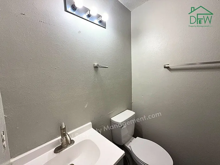 10500 Lake June Rd #H1 — Photo 9