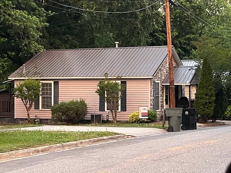 380 Sharpe St — Photo 10