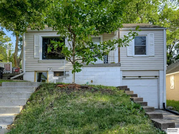 4127 Binney St, Omaha, NE 68111