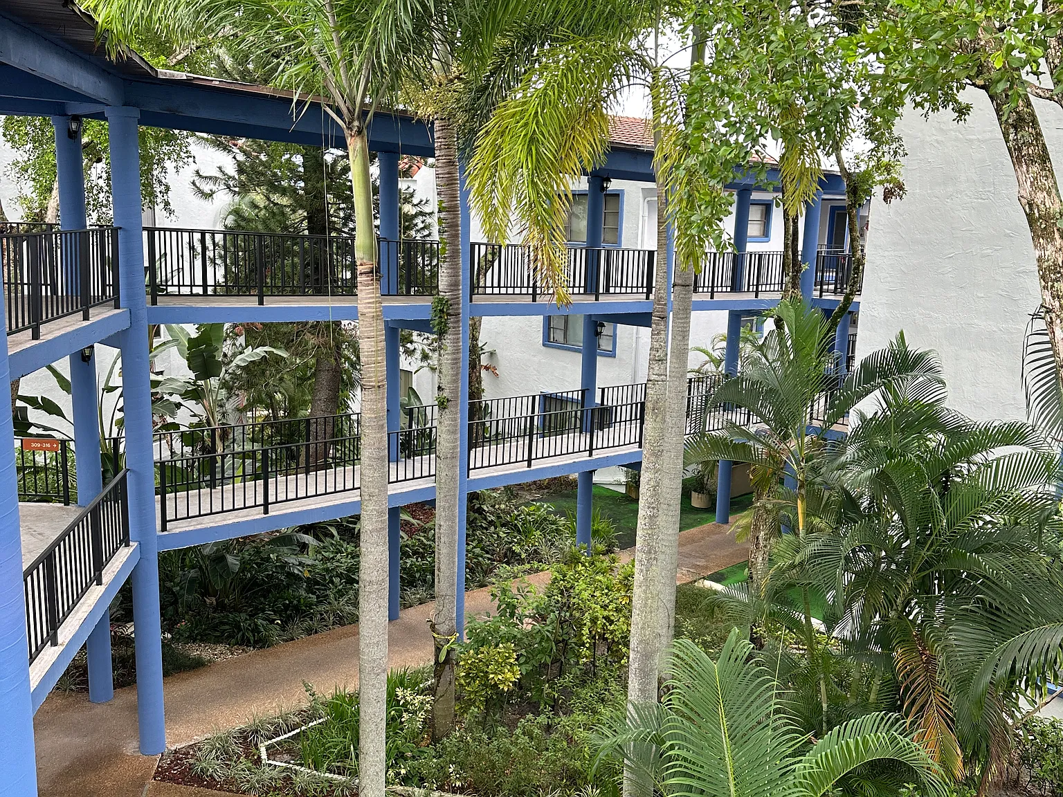 2 bed, 1093 sqft, $2,300 — Photo 3