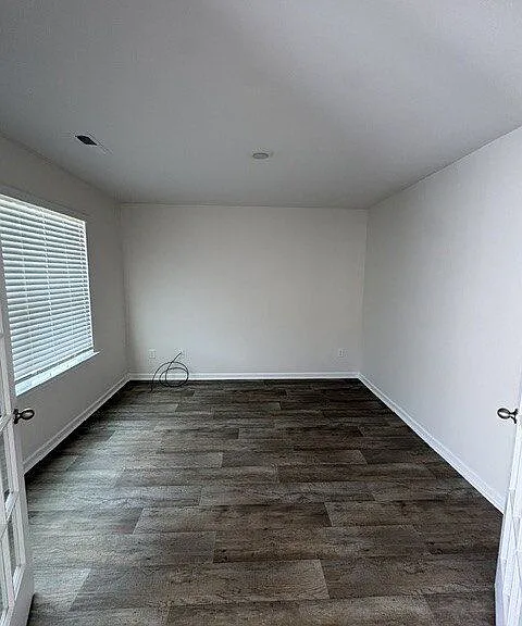 1153 Fowler Dr — Photo 2