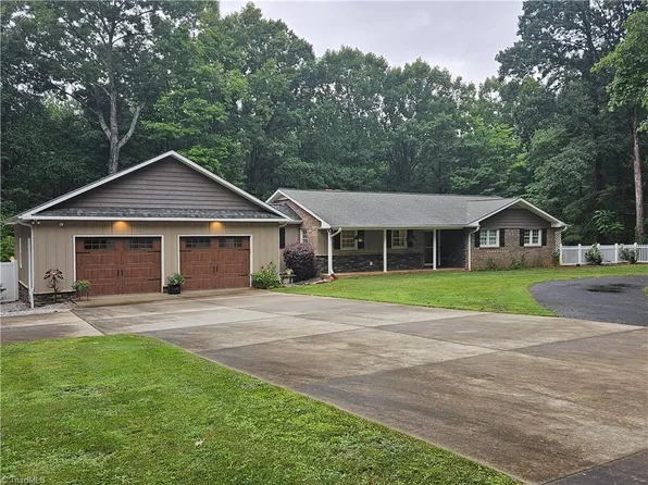 137 Forest Ln, State Road, NC 28676