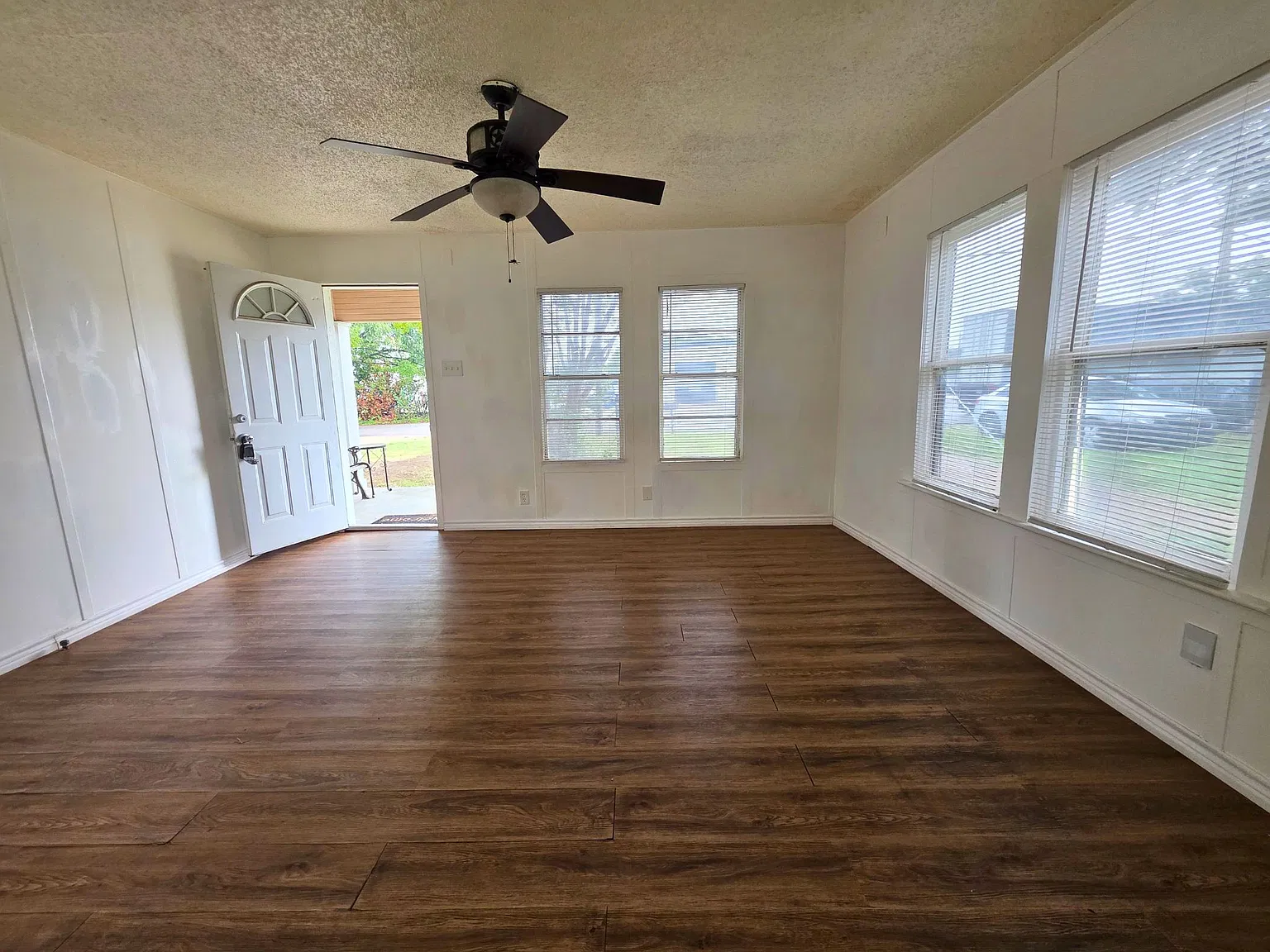 3 bed, 840 sqft, $1,650 — Photo 4