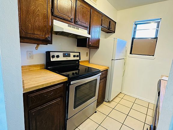 3rd image of 926 Greenvale Rd