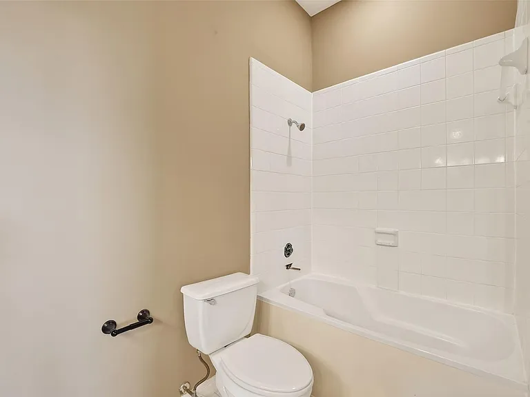 2804 Chenevert St — Photo 31
