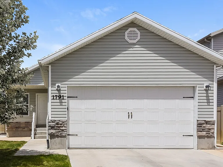1791 E Tumwater Ln — Photo 1