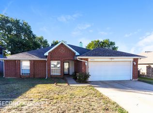7002 Hawaii Ln, Arlington, TX 76016
