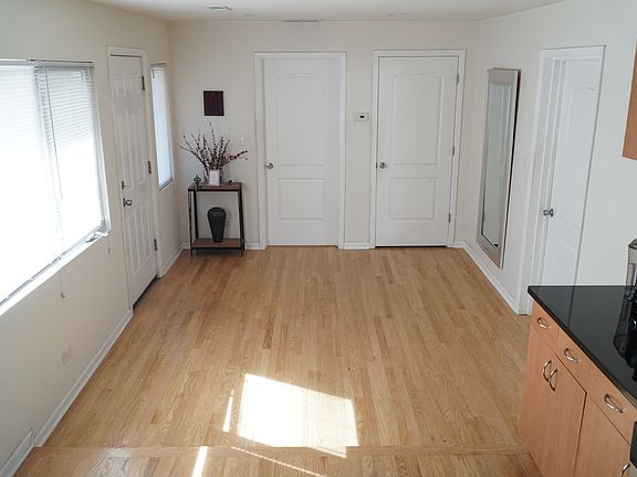 5th image of 1010 S Westmore Ave