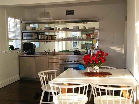 4th image of 1027 Pennsylvania Ave APT 301