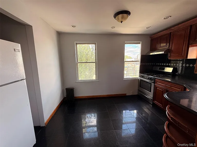 21734 Hempstead Ave — Photo 11