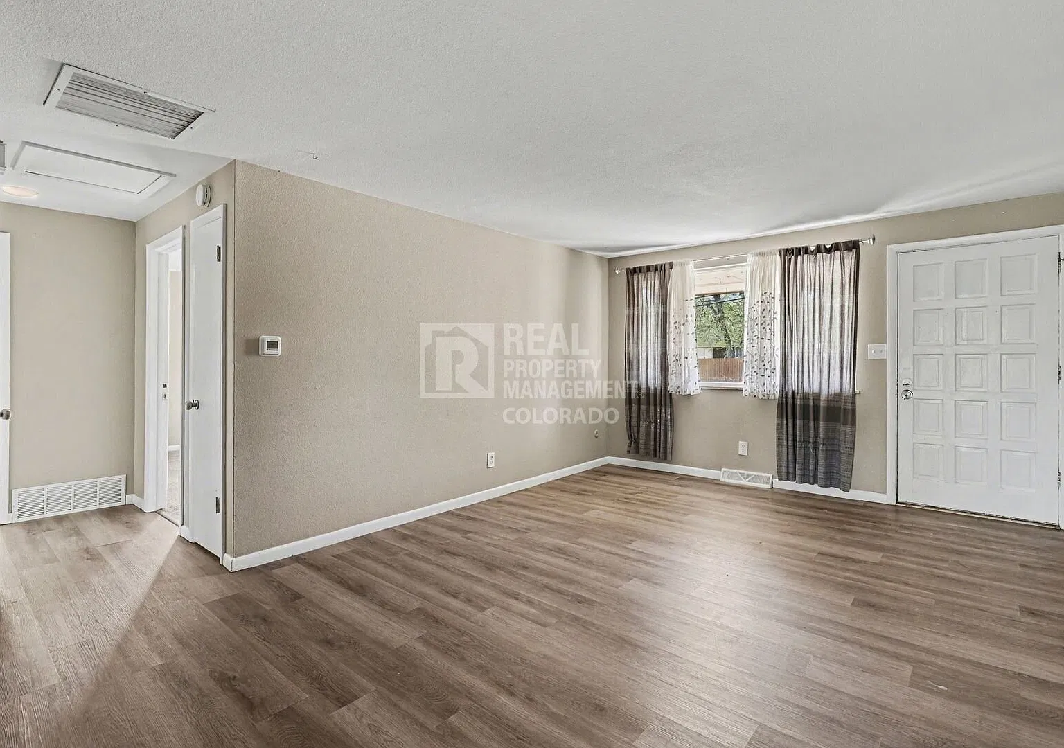 Spacious 4-Bedroom, 2-Bath Duplex in Golden Mountain Views, Private Yard & Garage! — Photo 4