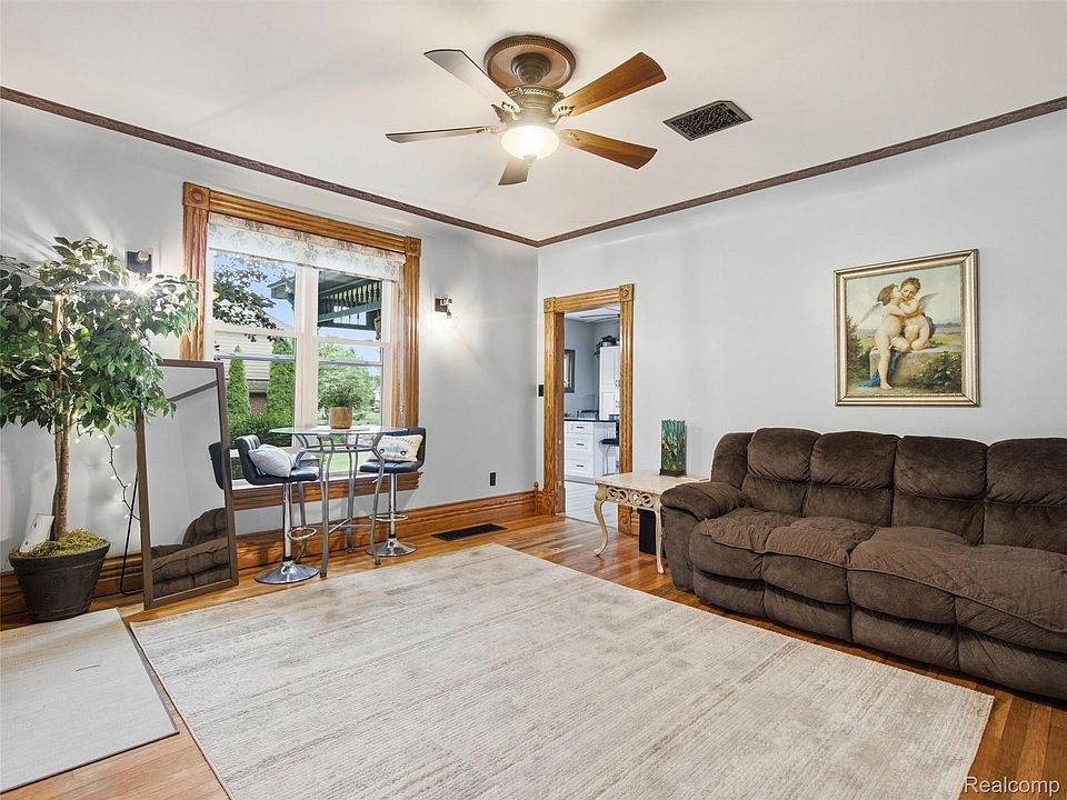 53633 Chesterfield Rd, photo 11