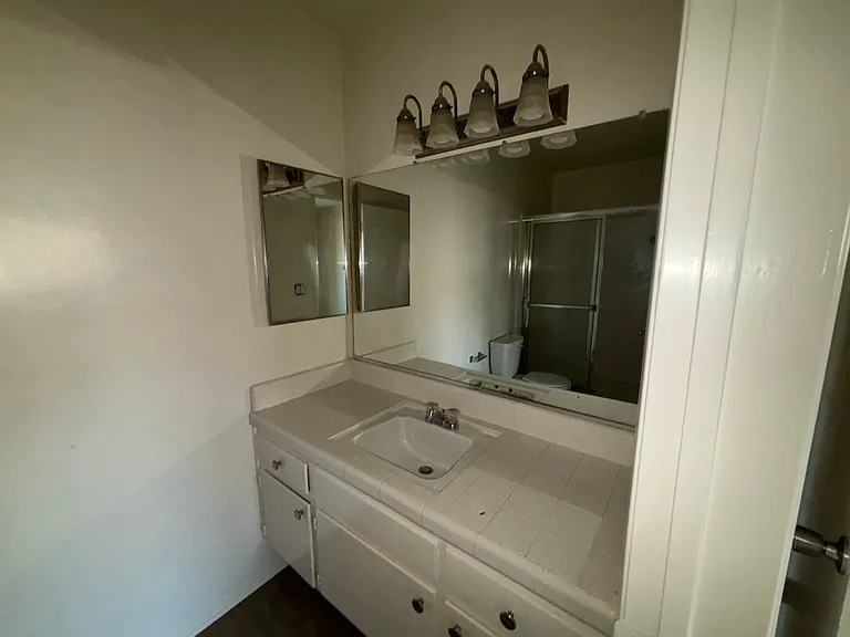 8740 Owensmouth Ave #16 — Photo 13
