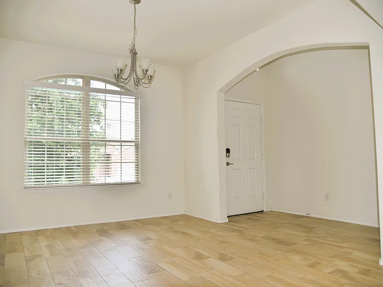 1405 Acmite Ave — Photo 3