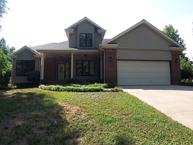 1st image of 110 Twin Lake Dr