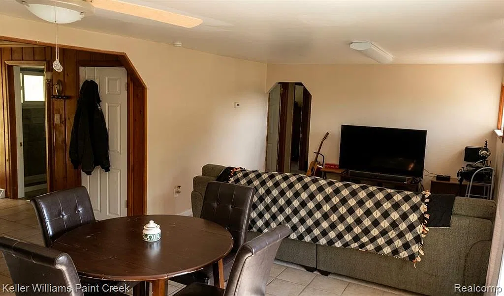 3 bed, 1.5 bath, 1692 sqft, $1,900 — Photo 3