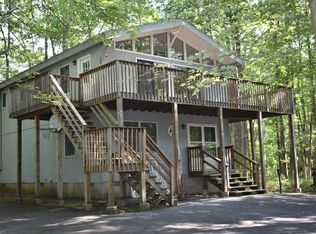 101 Wagoner Ln, Lords Valley, PA 18428
