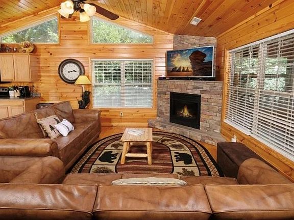 4th image of 2613 Stonebrook Dr