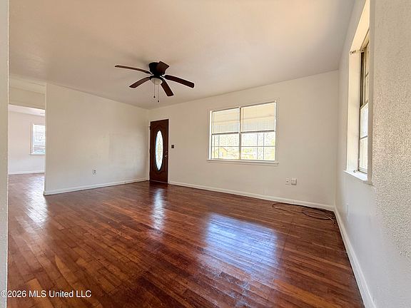 2nd image of 1002 Avenue F Ext