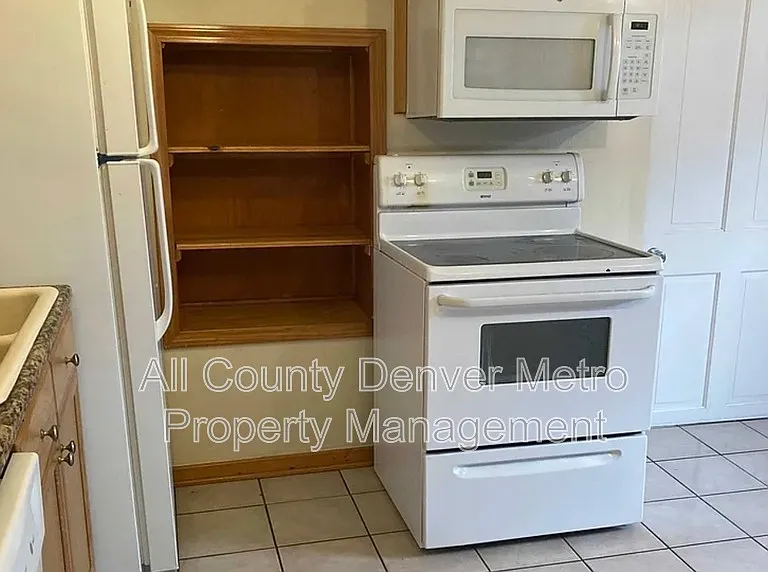 831 N Elati St — Photo 9