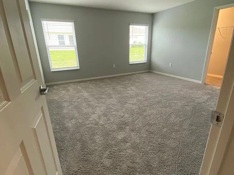 595 Lorient Dr — Photo 9