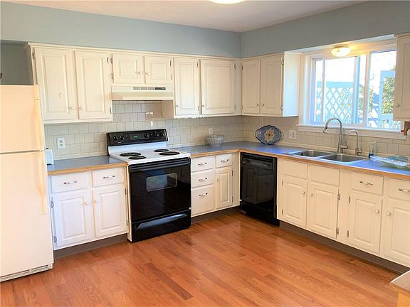 4th image of 13 Crestwood Dr