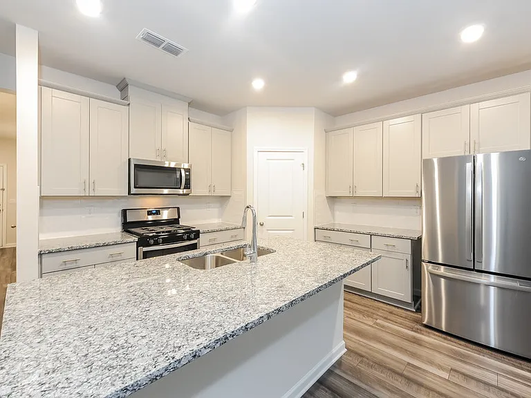 6068 Hickory Creek Ct — Photo 8