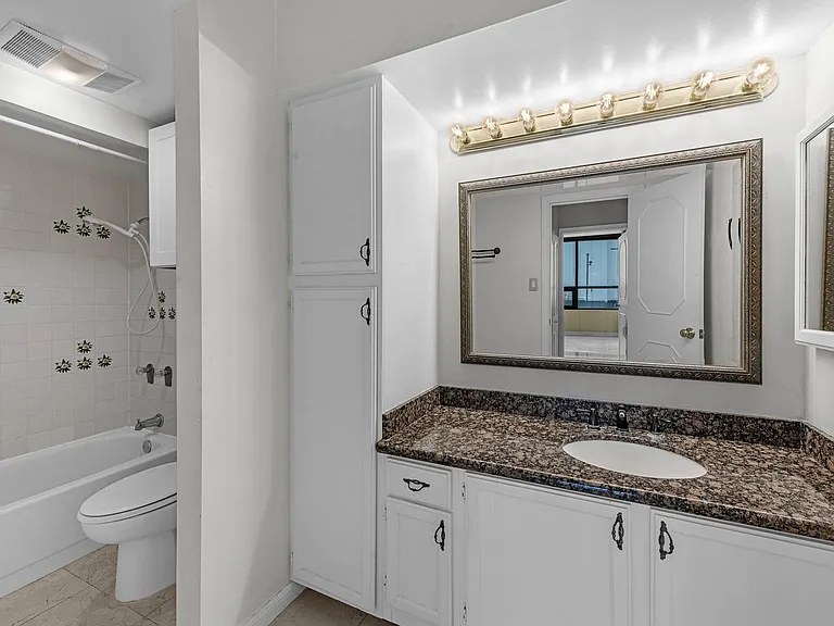 5150 Hidalgo St #202 — Photo 21