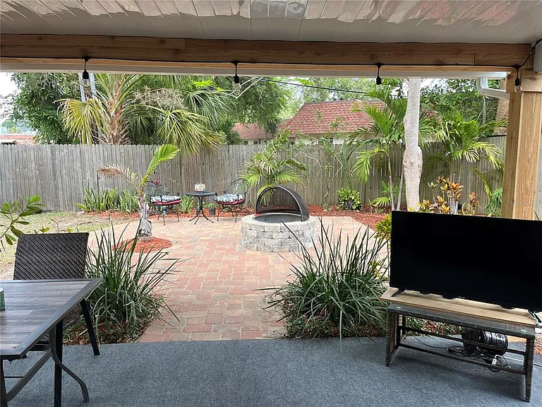 N Lotus Dr — Photo 17