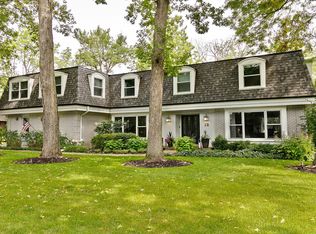 18 Victoria Ln, Lincolnshire, IL