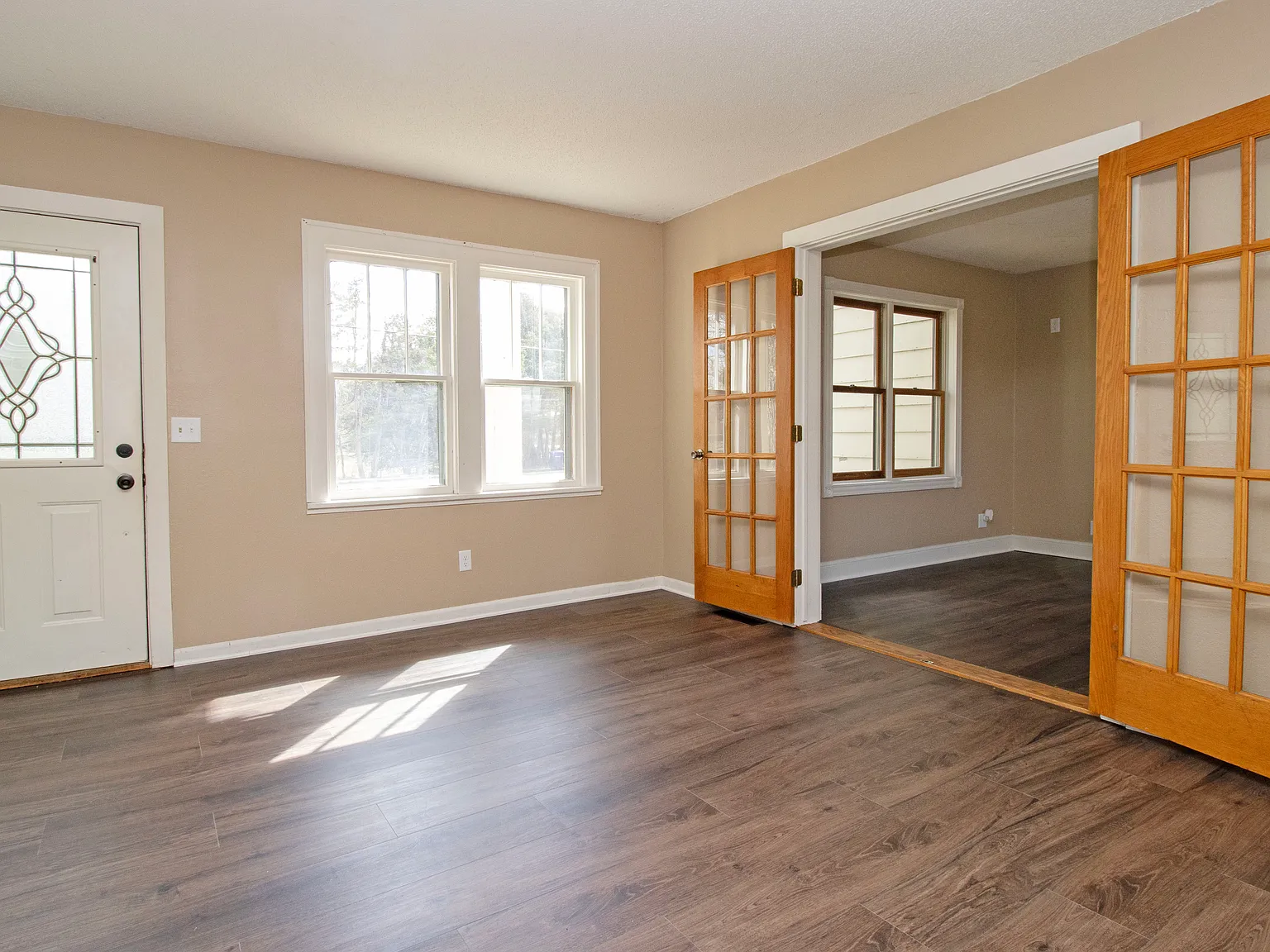 4 bed, 2400 sqft, $1,680 — Photo 4