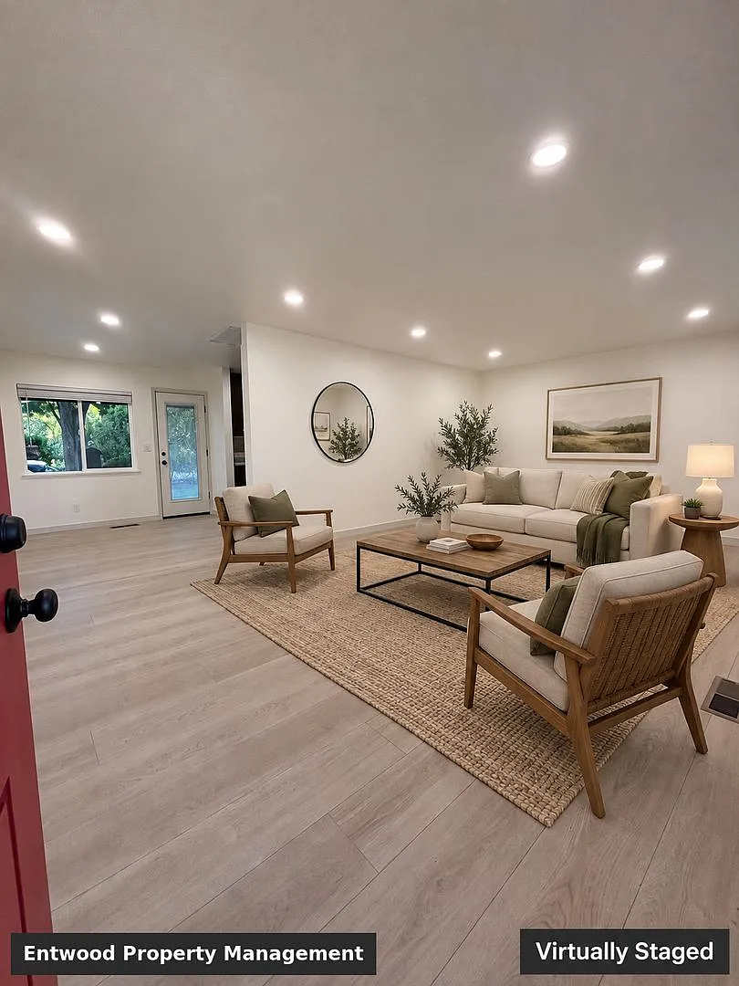 Updated 1960's Ranch House in Chico Orchards — Photo 4