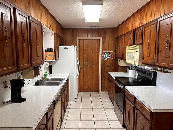 4th image of 313 Orange Ln