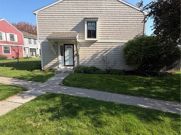 42 Village Trl, Honeoye Falls, NY 14472