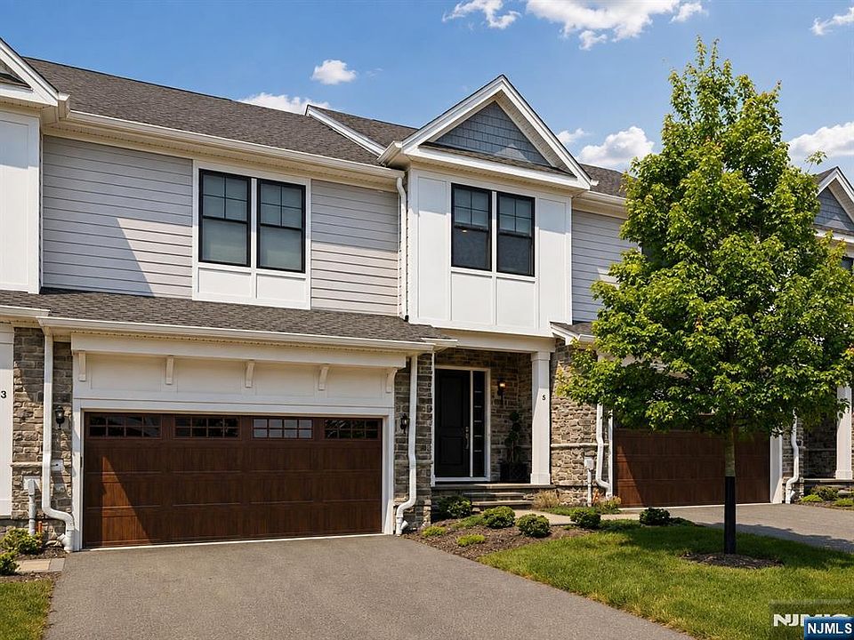 1st image of 5 Saint Andrews Circle Riv