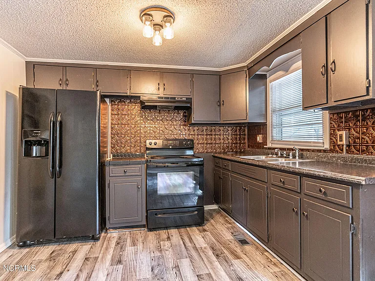885 S Stephens St — Photo 12
