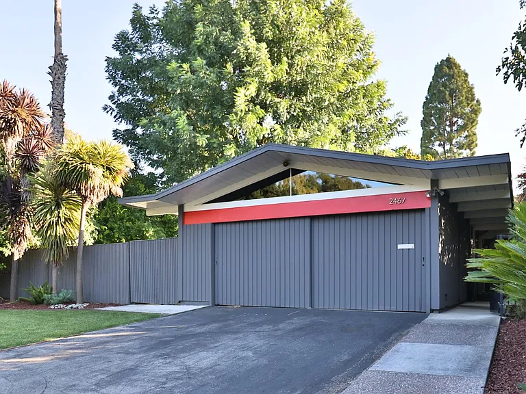 2467 Alvin St — Photo 1