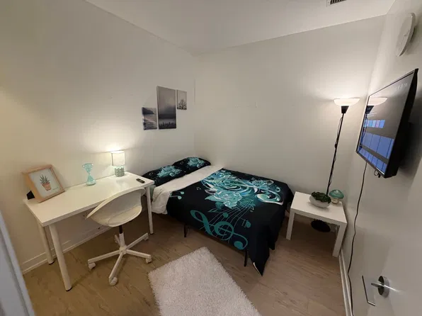 91 Wood St #3, Toronto, ON M4Y 2P9