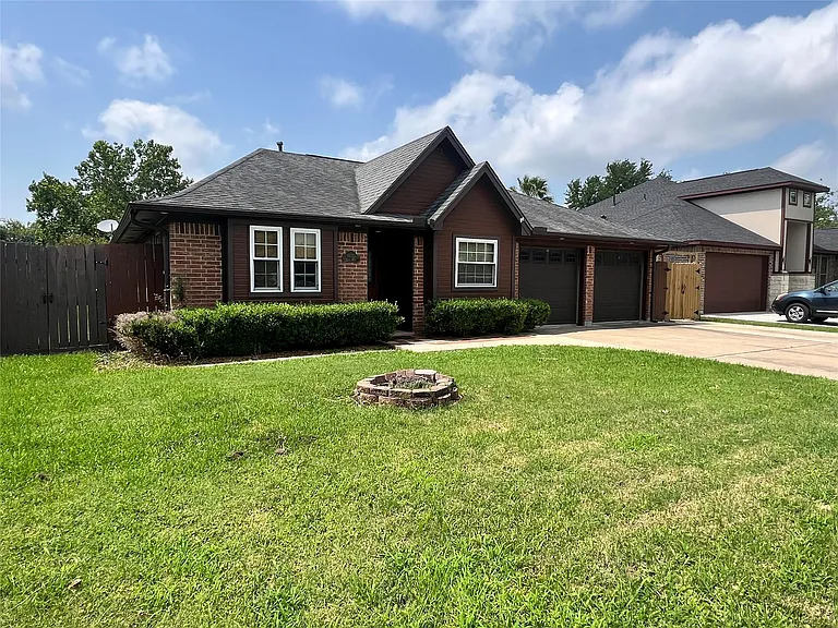 11730 Alamo Dr — Photo 2