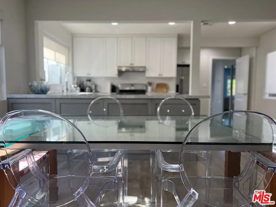 4 bed, 3.0 bath, 2078 sqft, $7,100 — Photo 3